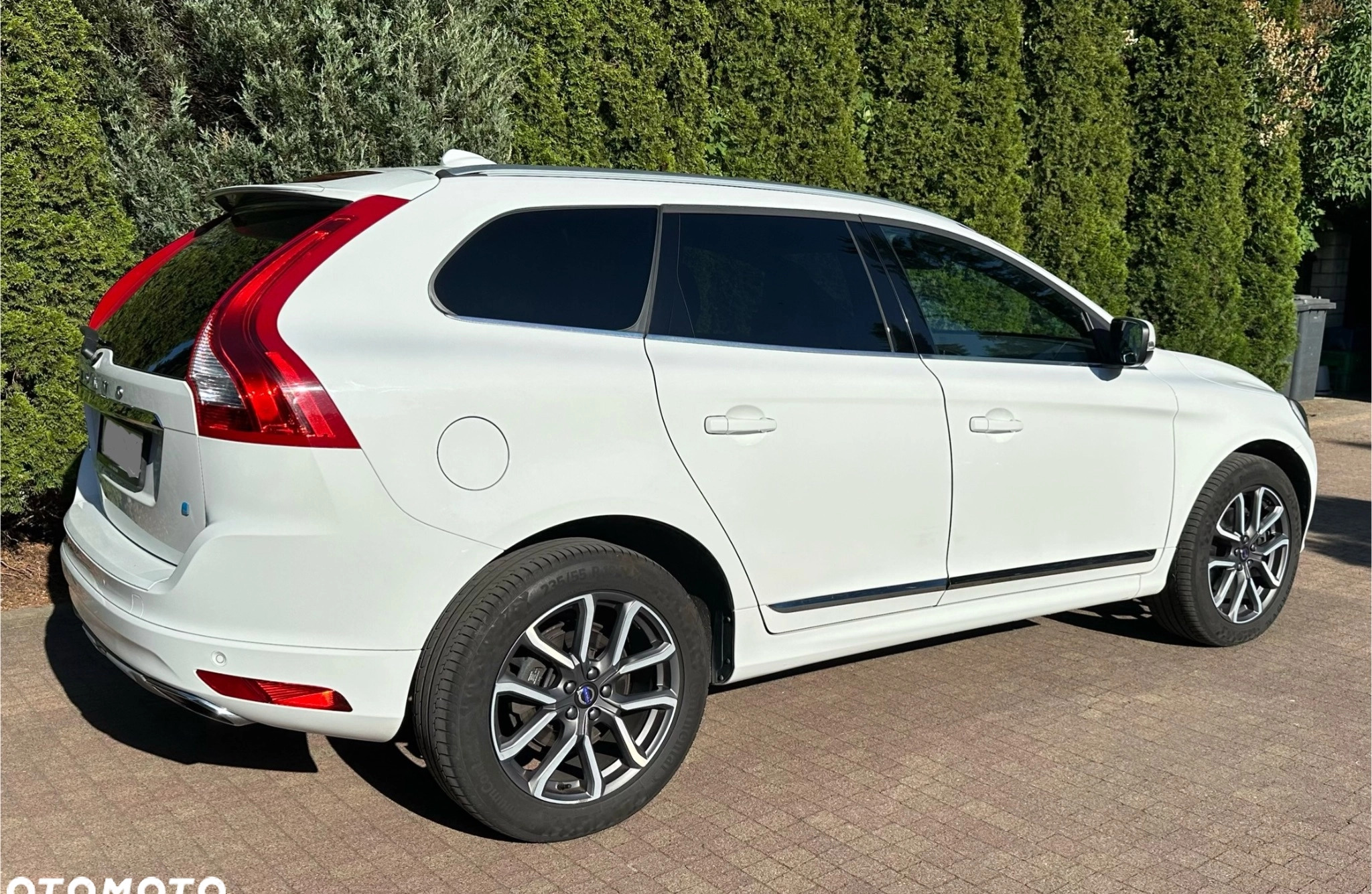 Volvo XC 60 cena 125000 przebieg: 159900, rok produkcji 2017 z Warszawa małe 497